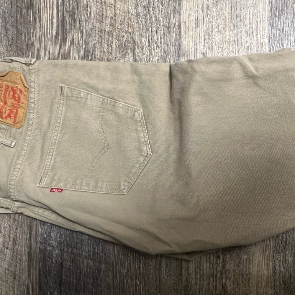 Levi’s 38x32 khaki